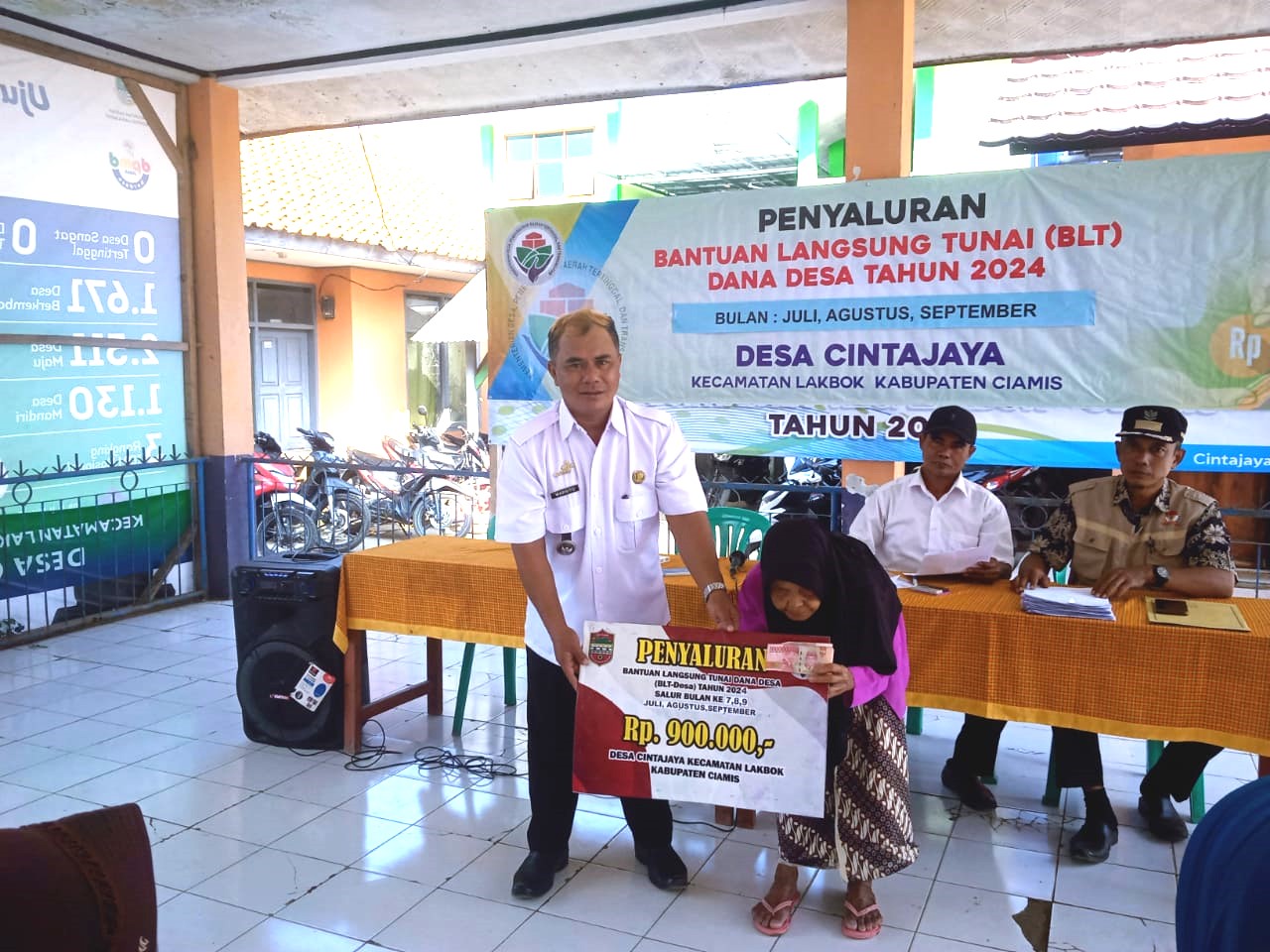 PENYALURAN BANTUAN LANGSUNG TUNAI (BLT) TAHAP III DANA DESA TAHUN 2024 DALAM MENINGKATKAN TARAF HIDUP MASYARAKAT DESA CINTAJAYA